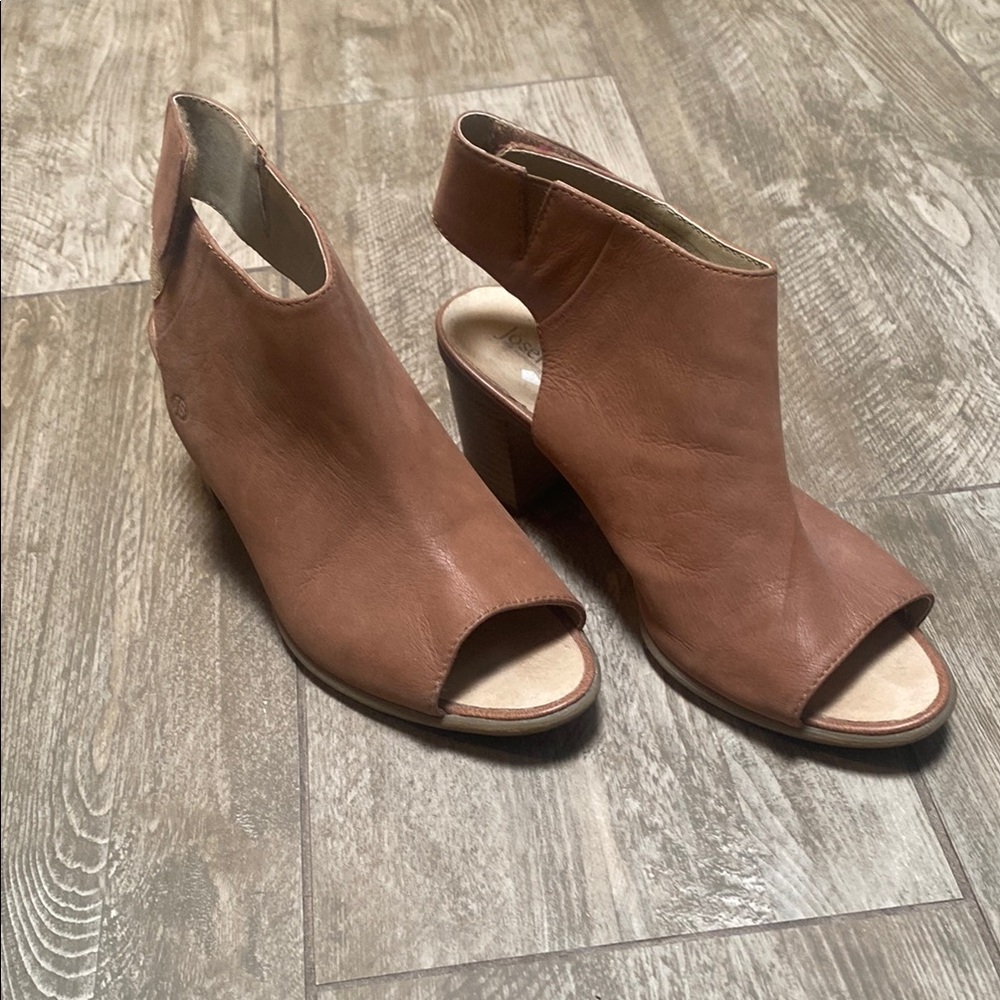 Women's Tan Peep-Toe Heeled Sandals